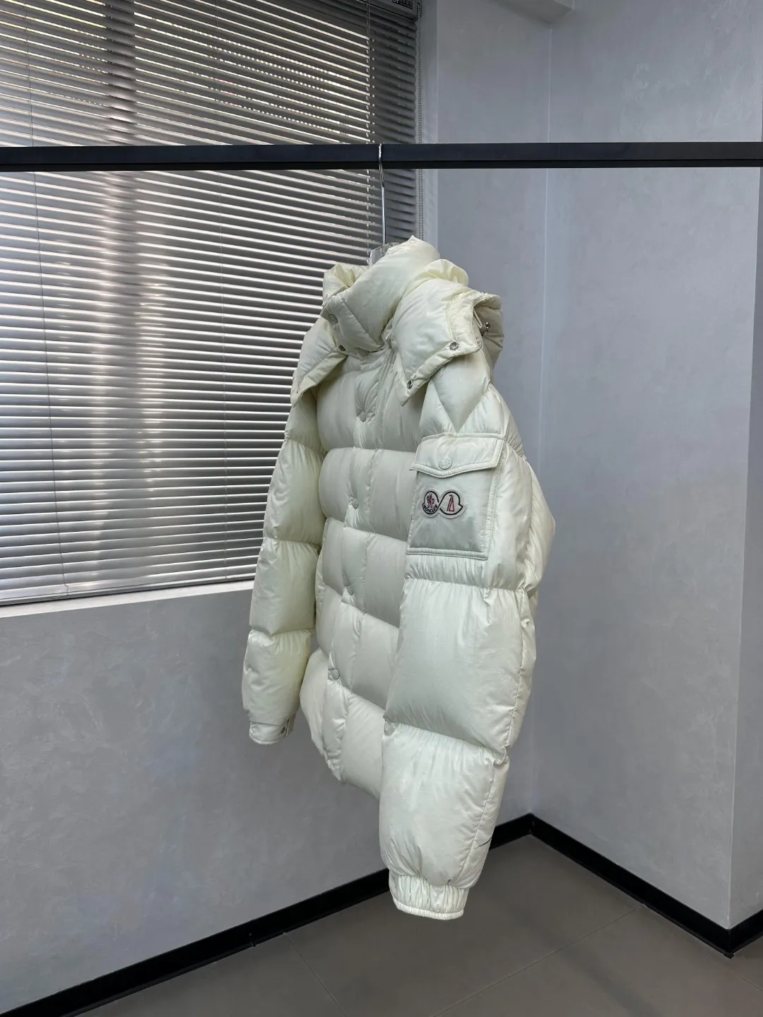 P390 Moncler/ 2026 70 、 。 DNA ， ， 。 Classic ， 、 。 Classic 70 。 Quality， 90 ，Premium Quality ， ，Black ！ Sizes M-3XL